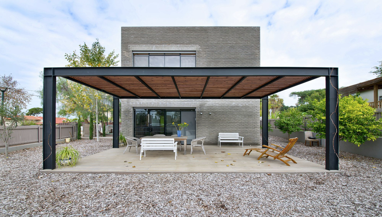 A Showstopper Steel Pergola