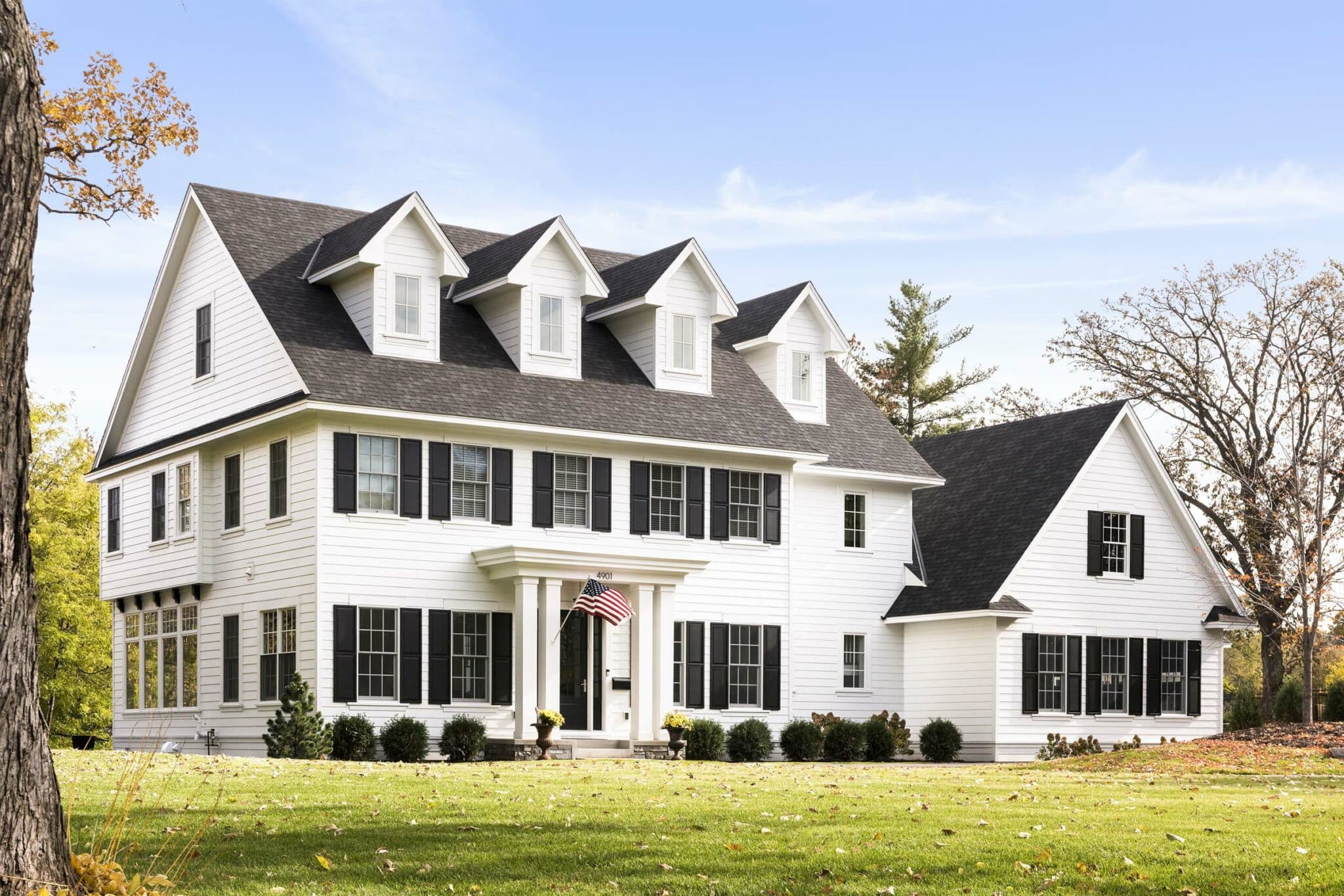 15 Best Black and White House Designs that Break the Norm - Amenity Home