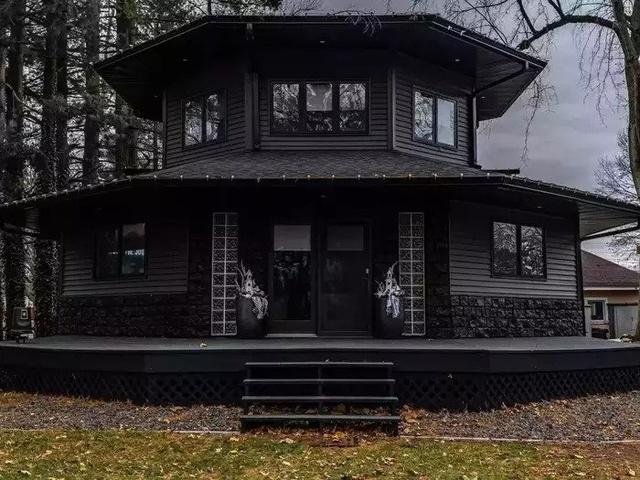 Cottage Style Black Houses