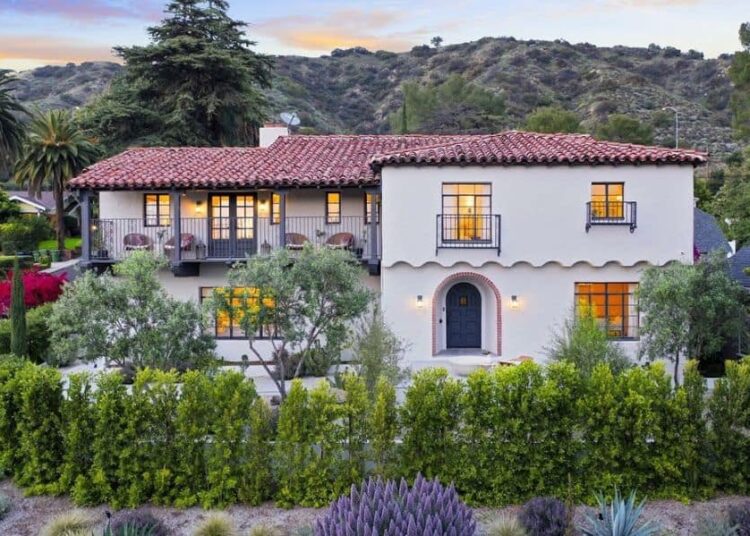 12 Inspiring Ideas for Spanish Style Homes with Exterior - Amenity Home