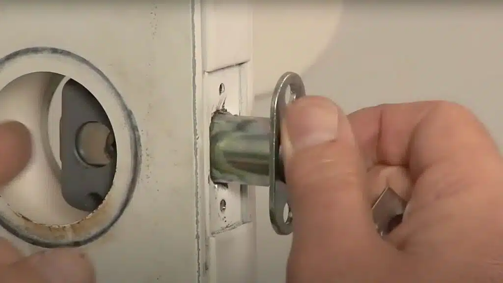 remove the latch