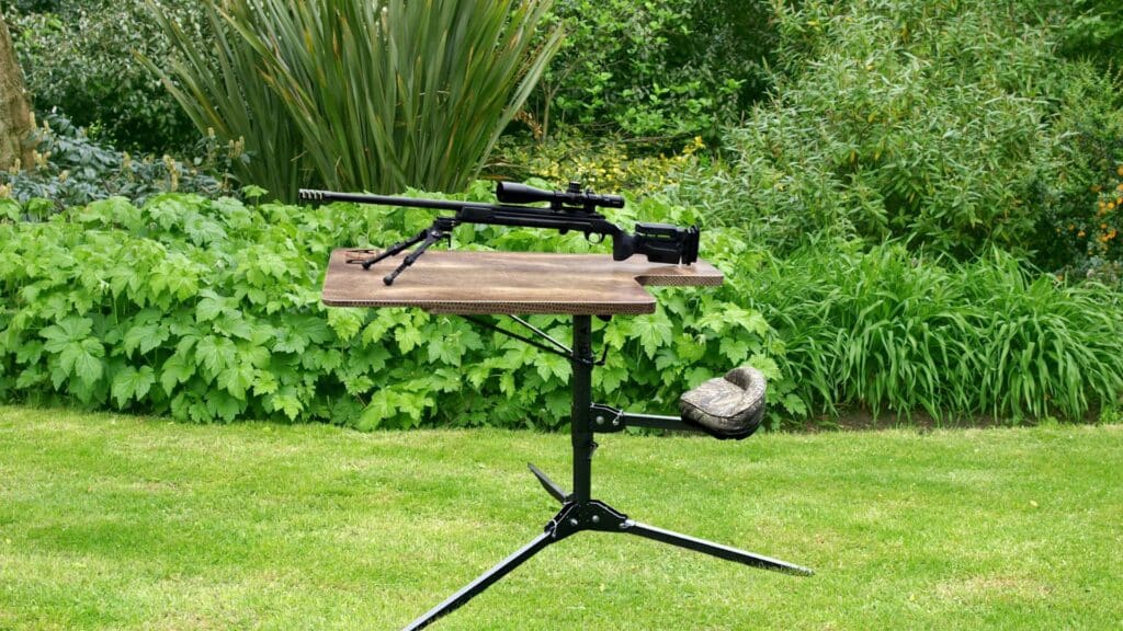 tripod leg bench